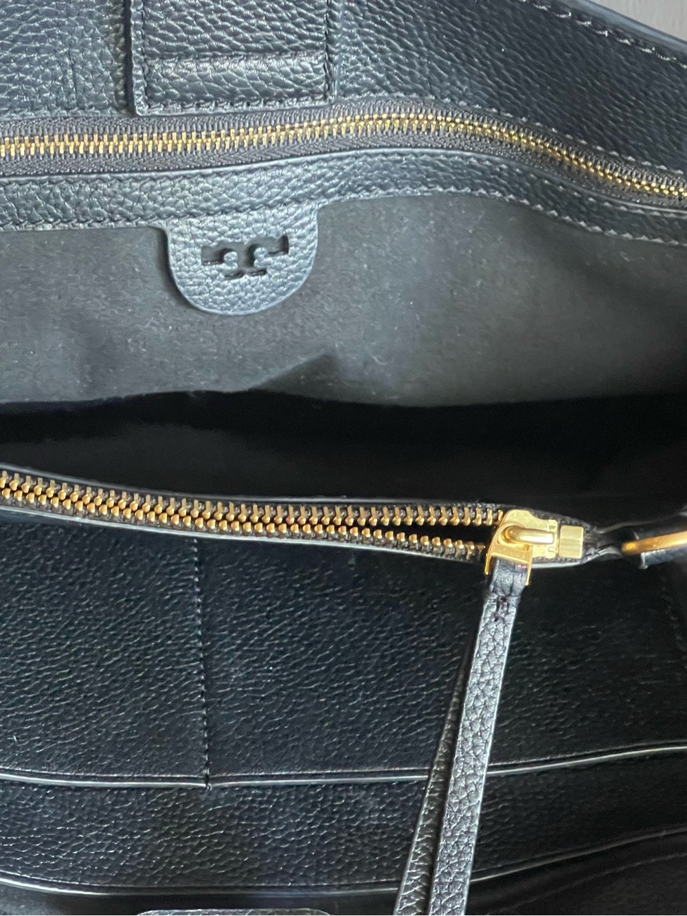 Tory Burch Black Pebbled Leather Shoulder Bag - Picture 4 of 8